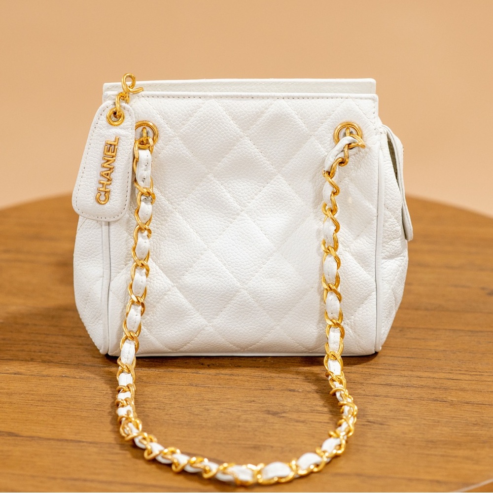 Vintage Chanel White Quilted Shoulder Bag with Gold Chain